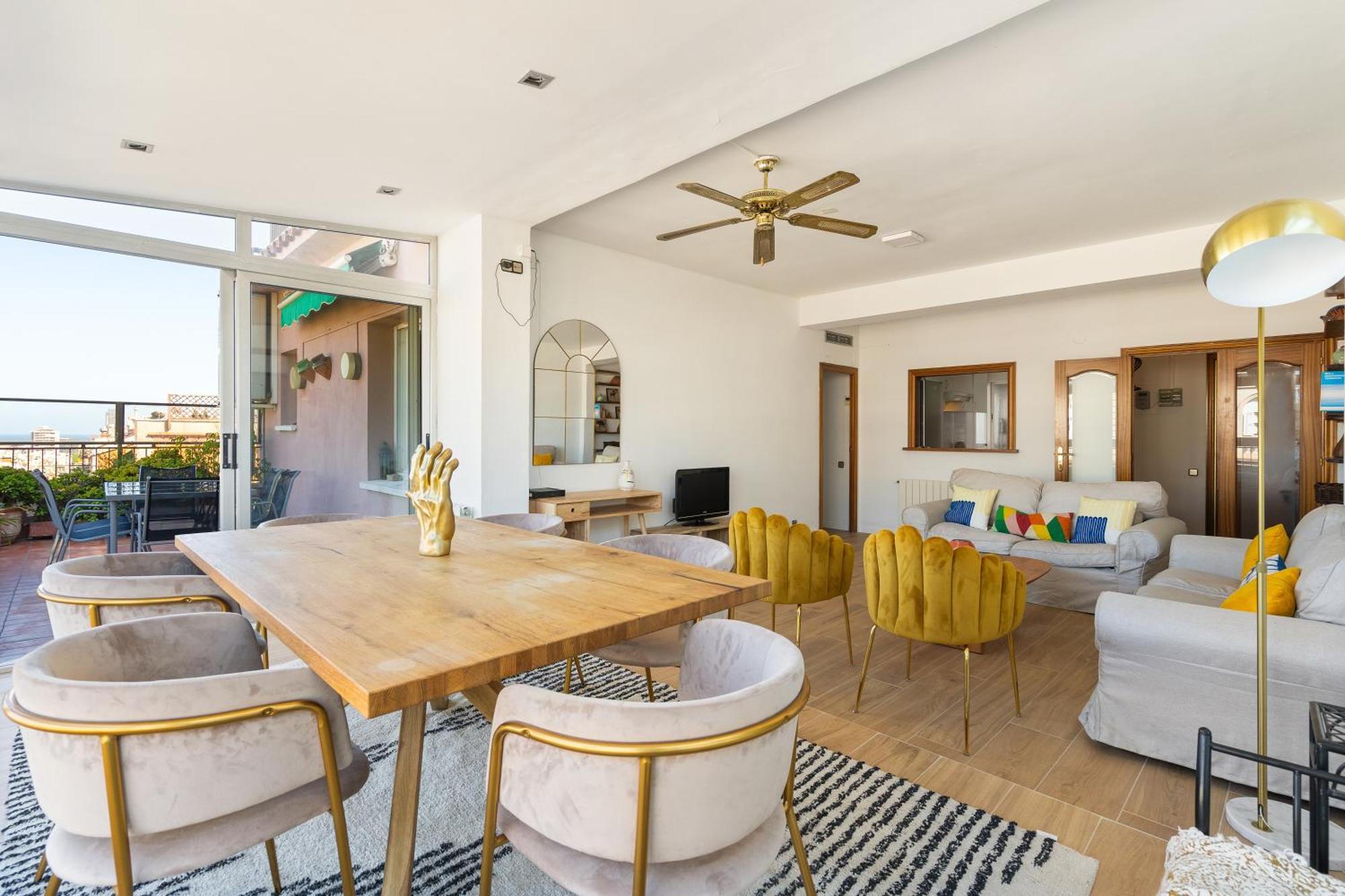 Chic 3Br Retreat With Private Terrace Daire Barselona Dış mekan fotoğraf