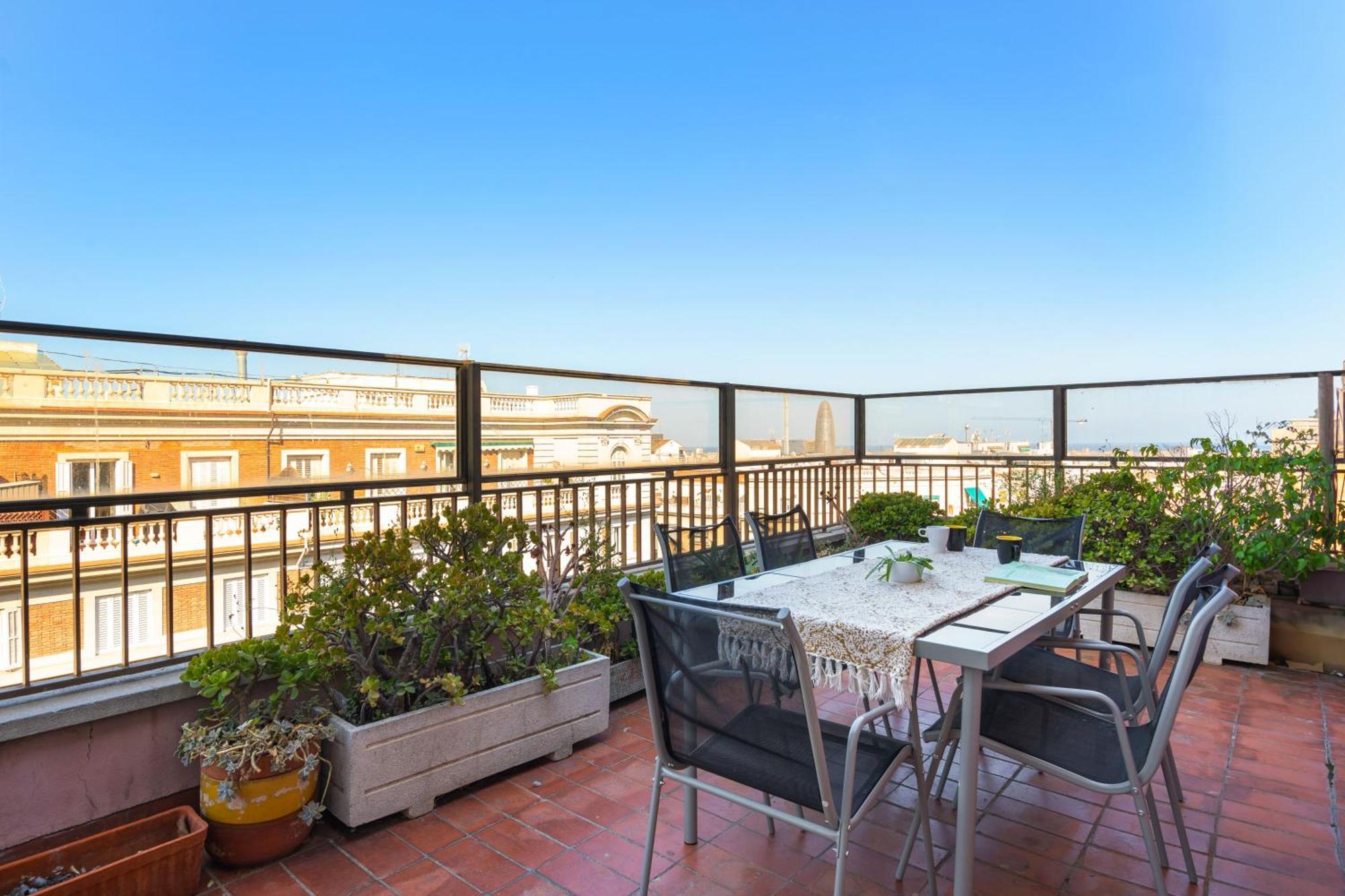 Chic 3Br Retreat With Private Terrace Daire Barselona Dış mekan fotoğraf